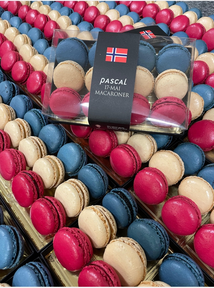 Makroner i 17.mai farger