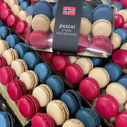 Makroner i 17.mai farger